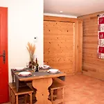 Avec Balcon Et Parking, 6 Personnes, Praloup 1500 - Fr-1-504-124 *
